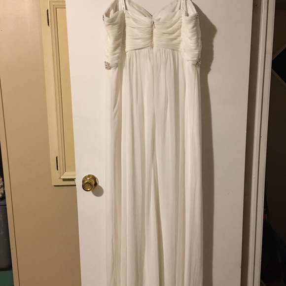 Wedding dress - Picture 2 of 3
